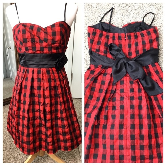 Red and black short formal dress - Picture 1 of 6